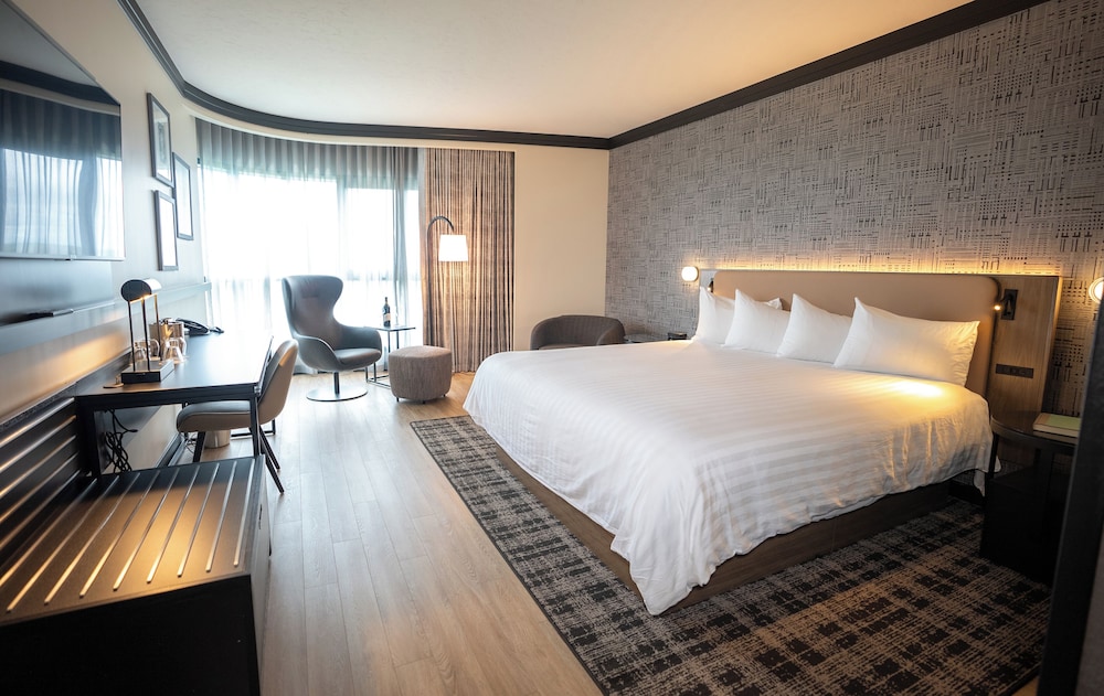 Brookstreet Hotel 18/64