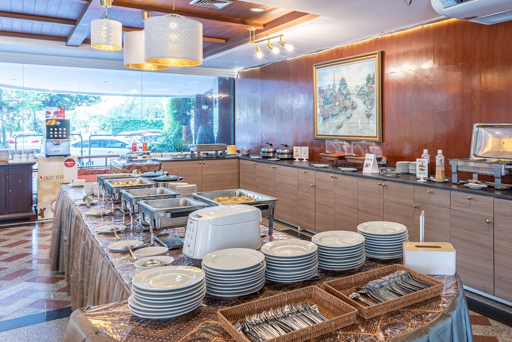 Nonthaburi Palace Hotel 48/66