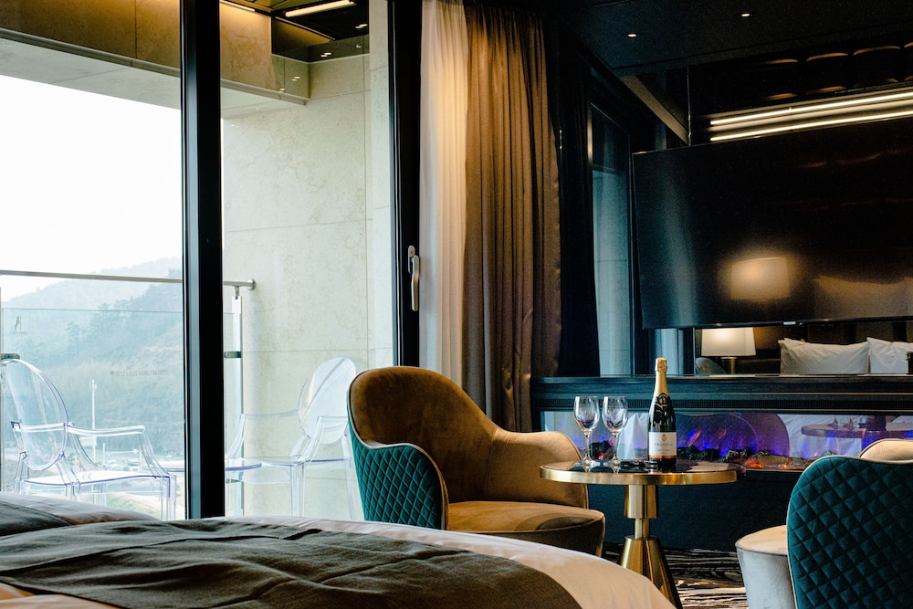 Best Louis Hamilton Hotel Ocean Terrace 23/34