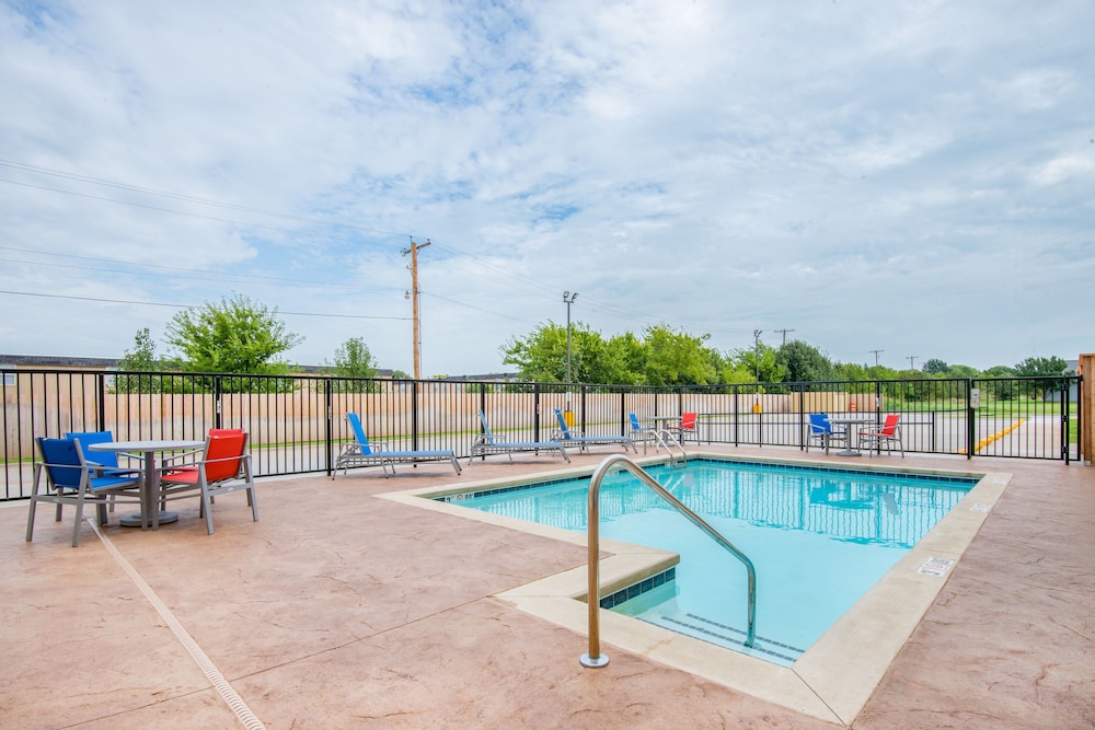 Holiday Inn Express Suites Stillwater University Area 24/49