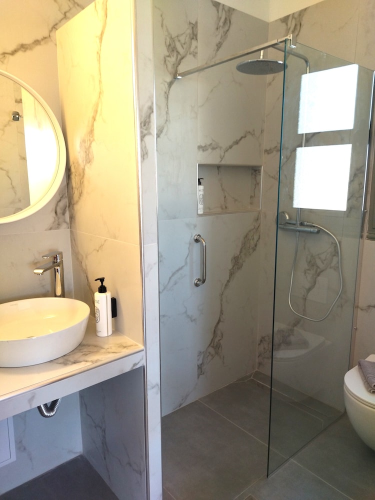 Lagoon View Apartments - Adults Only 67/70