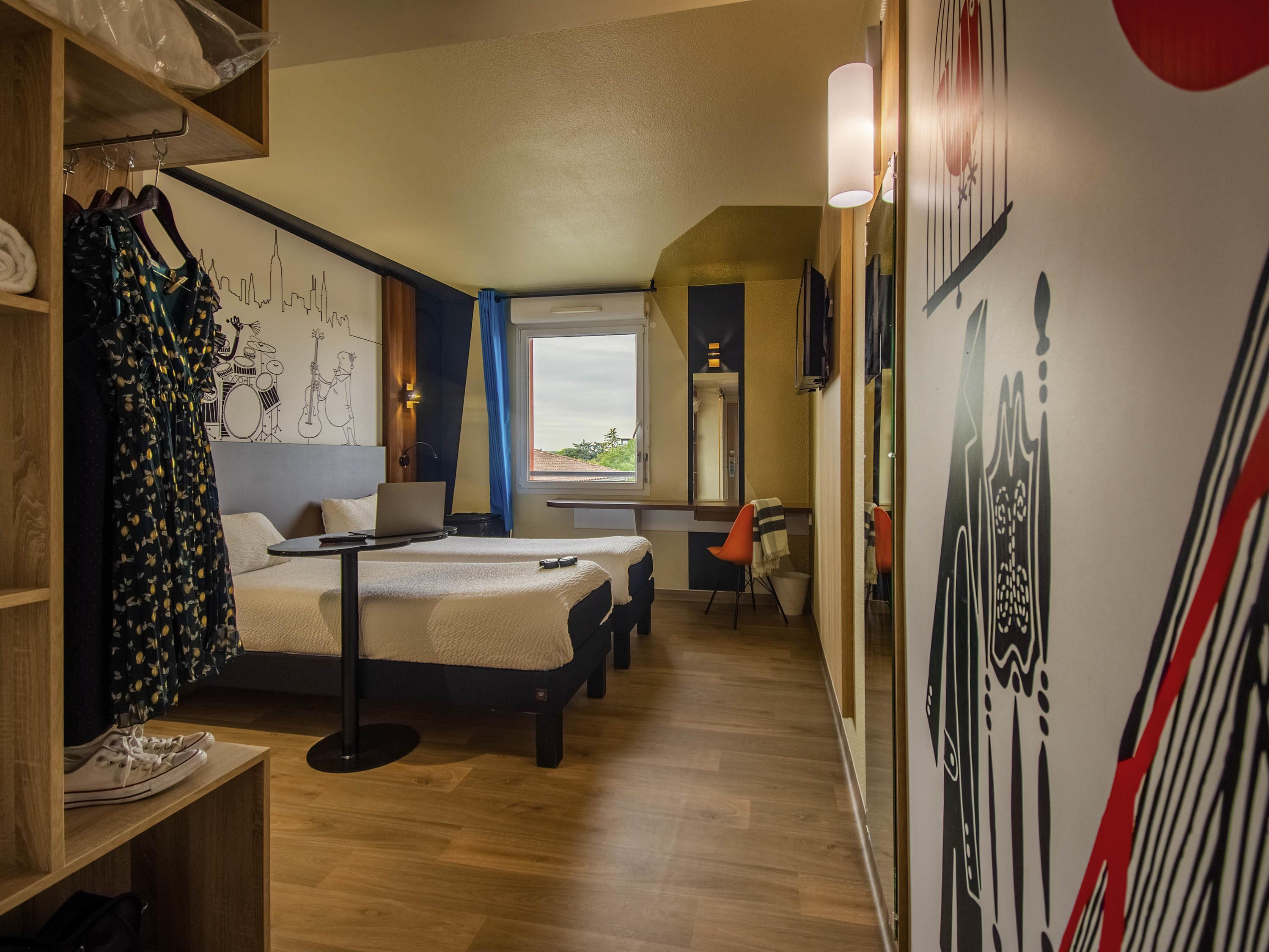 CONNECTING, FAMILY, DOUBLE BED