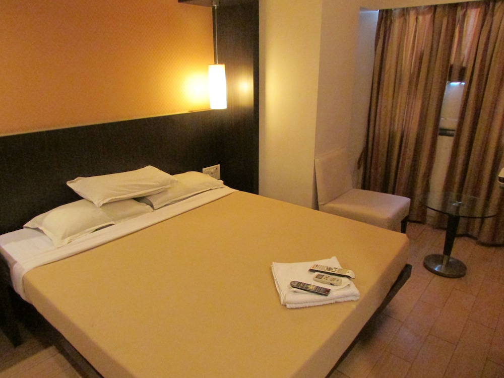 Hotel Mourya Residency 5/17