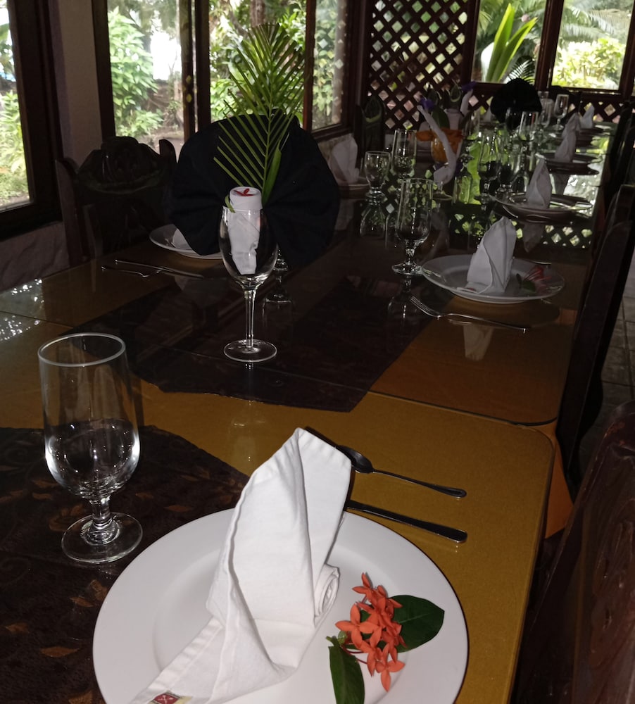 Miss Junies Lodge 20/44