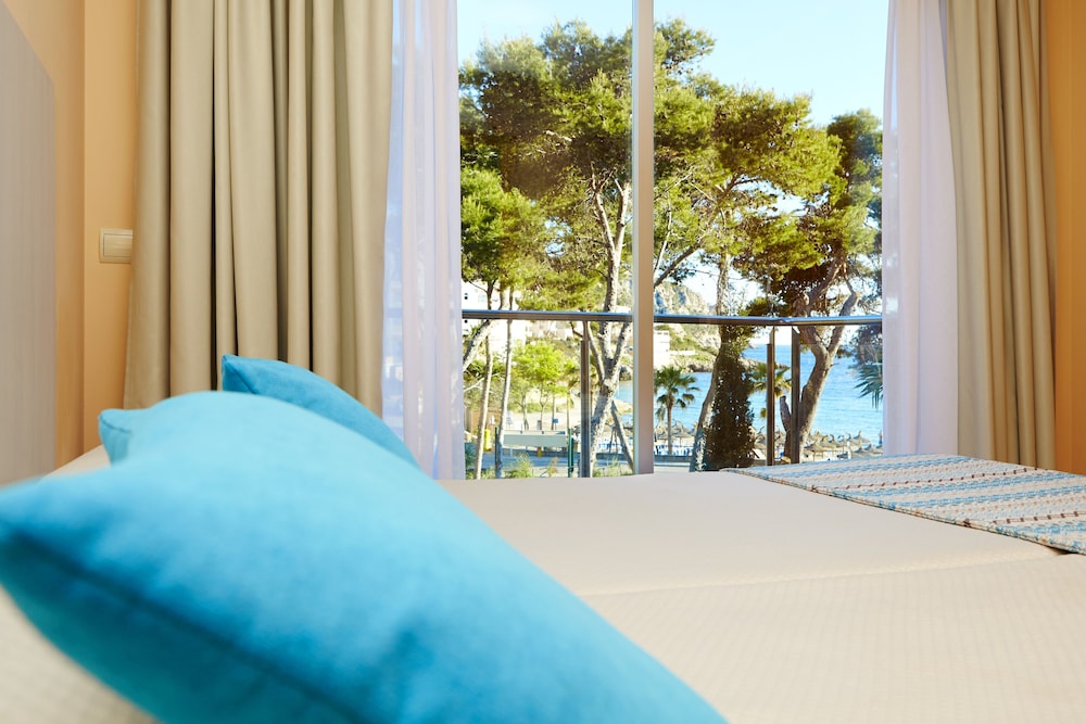 Universal Don Camilo Aparthotel 37/71