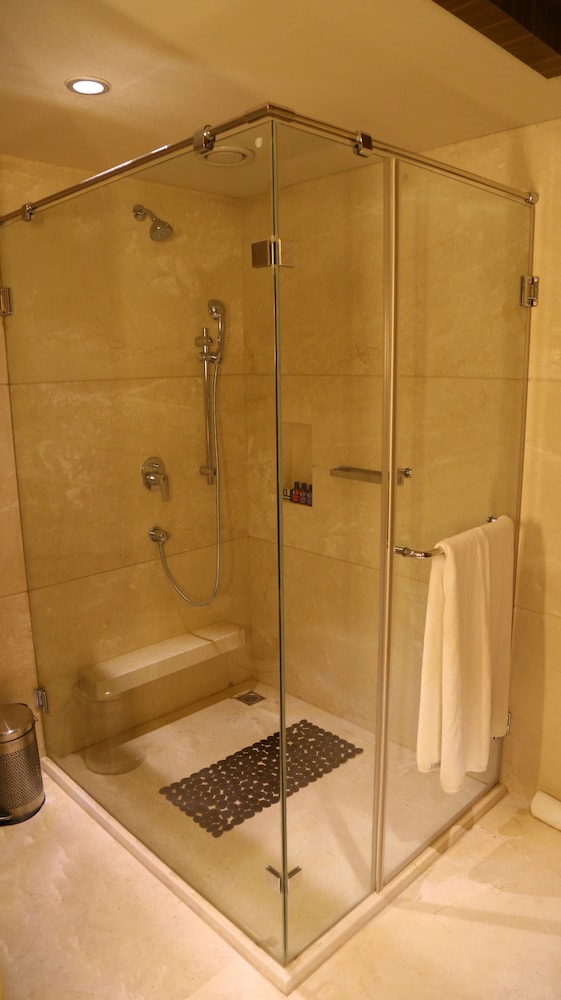 غرفة بريميير بسرير كينج، THE LALIT CHANDIGARH 8/10