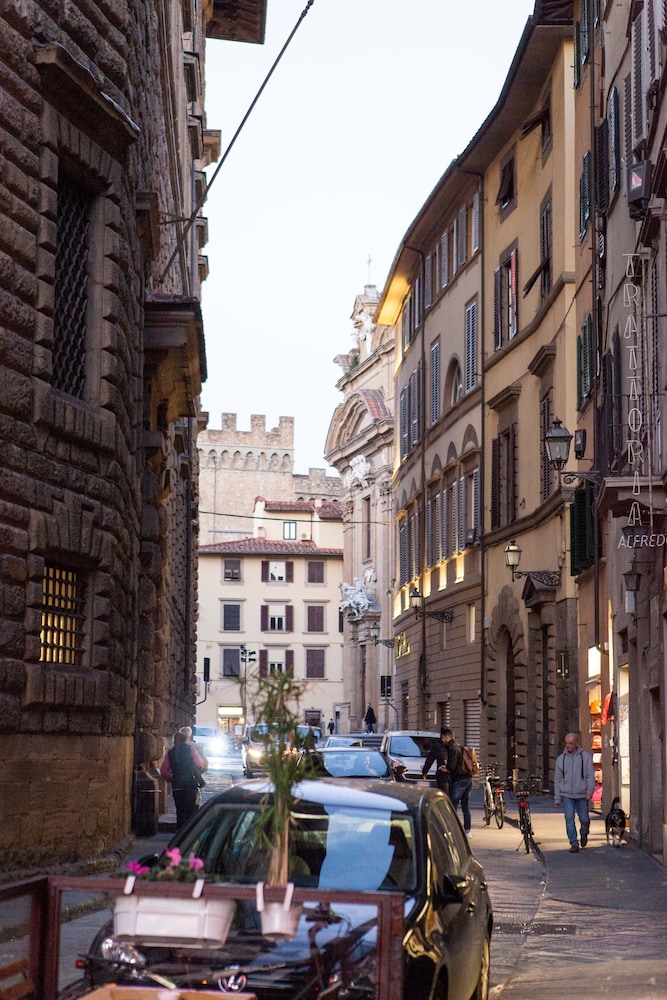 Wine Apartments Florence Prugnolo 12/23