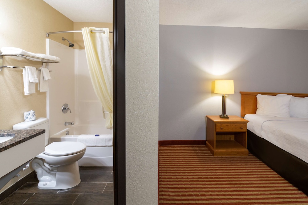Americas Best Value Inn Fargo 19/35