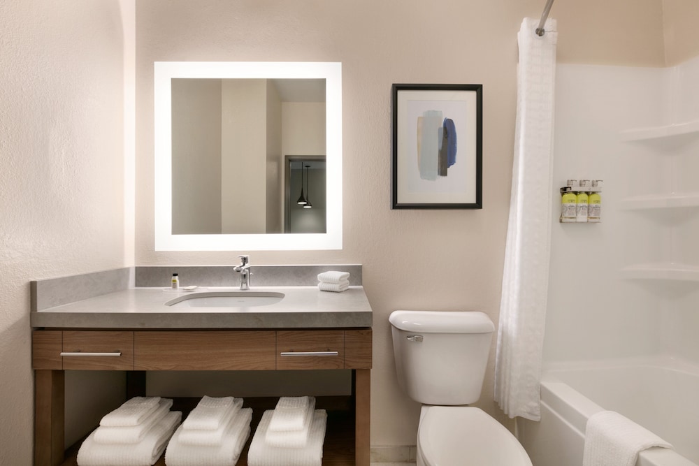 Candlewood Suites Springfield, an IHG Hotel 13/47