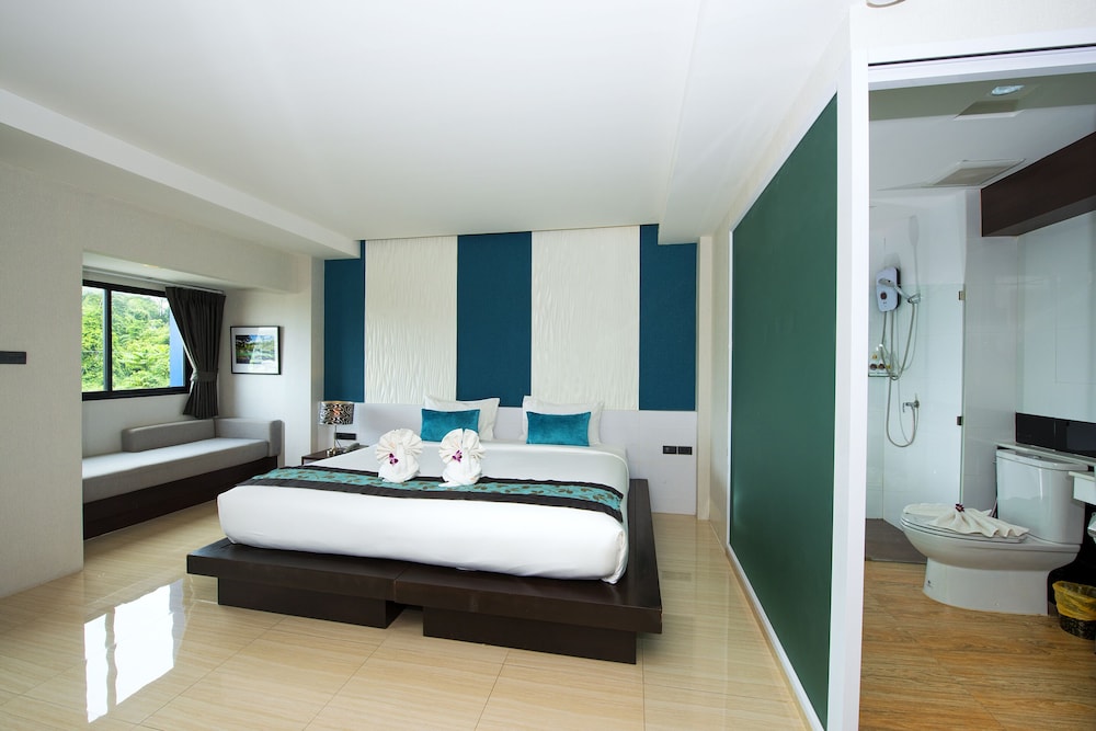 The Nice Hotel 9/49