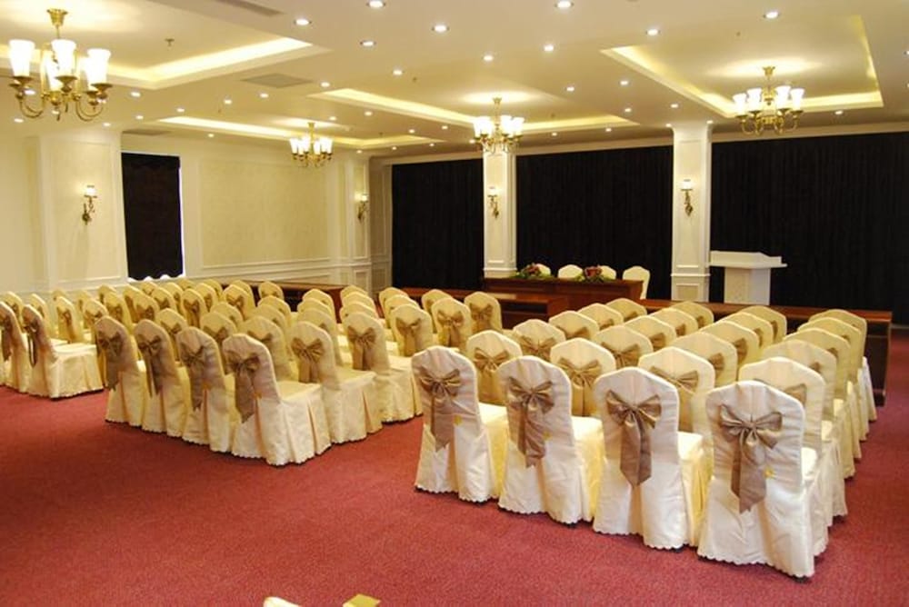 City Bay Palace Hotel 64/70