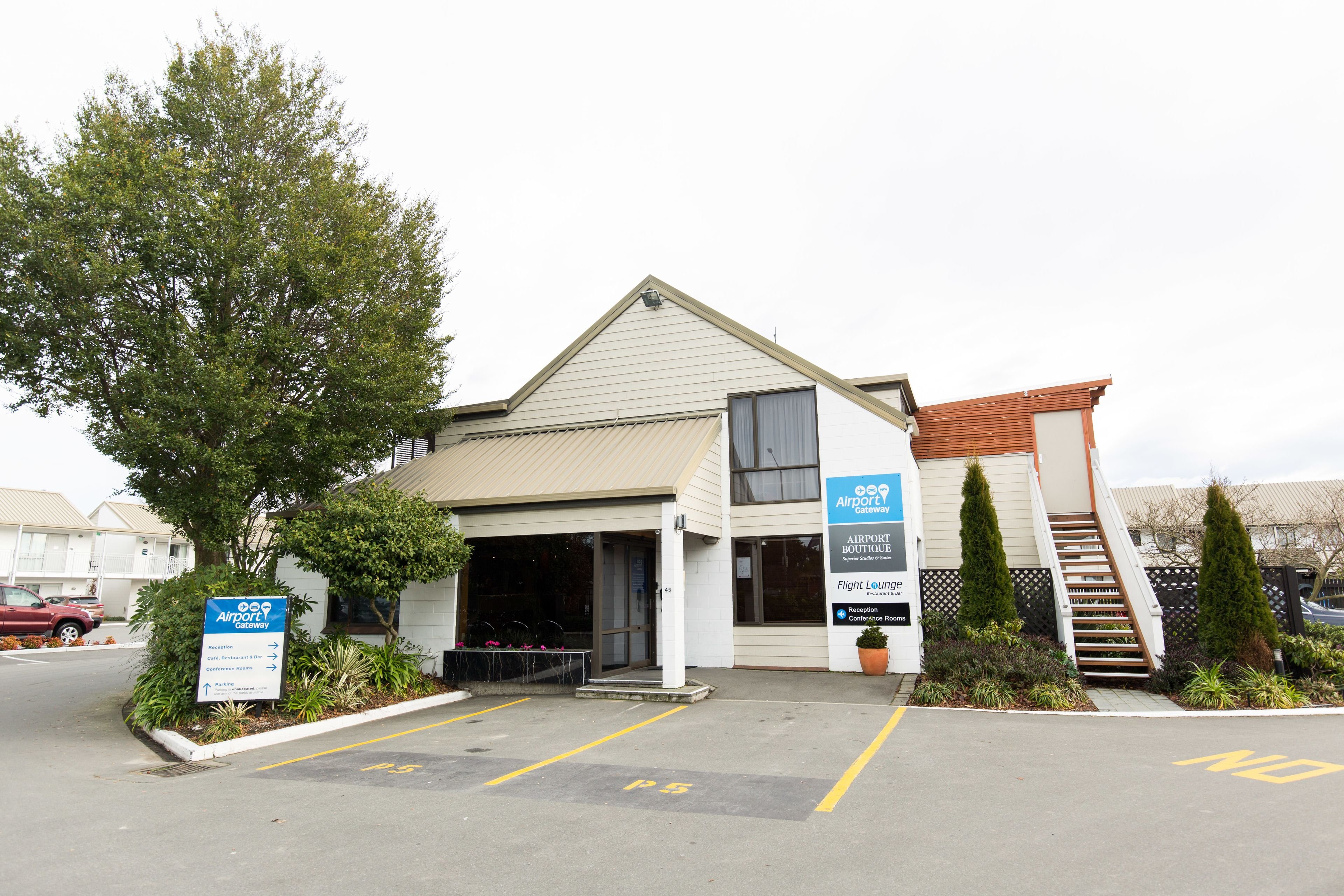 Airport Gateway Motor Lodge 55/58