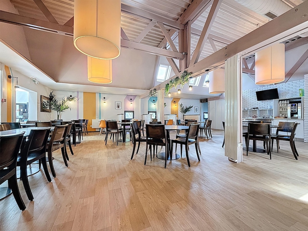 restaurant cafeteria