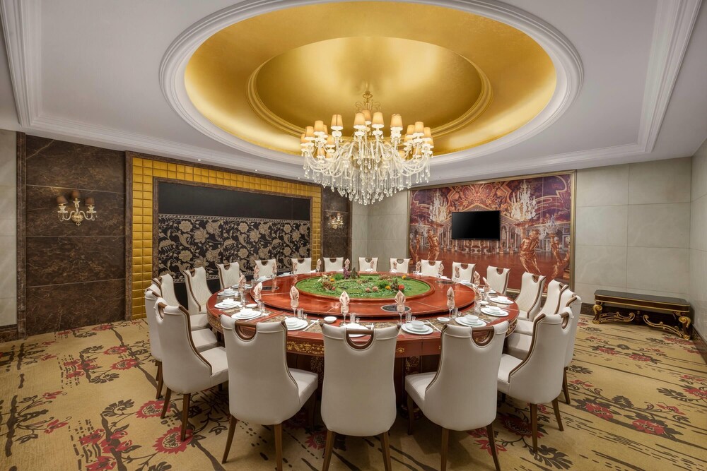 Days Hotel by Wyndham Fuyang Linquan 24/25