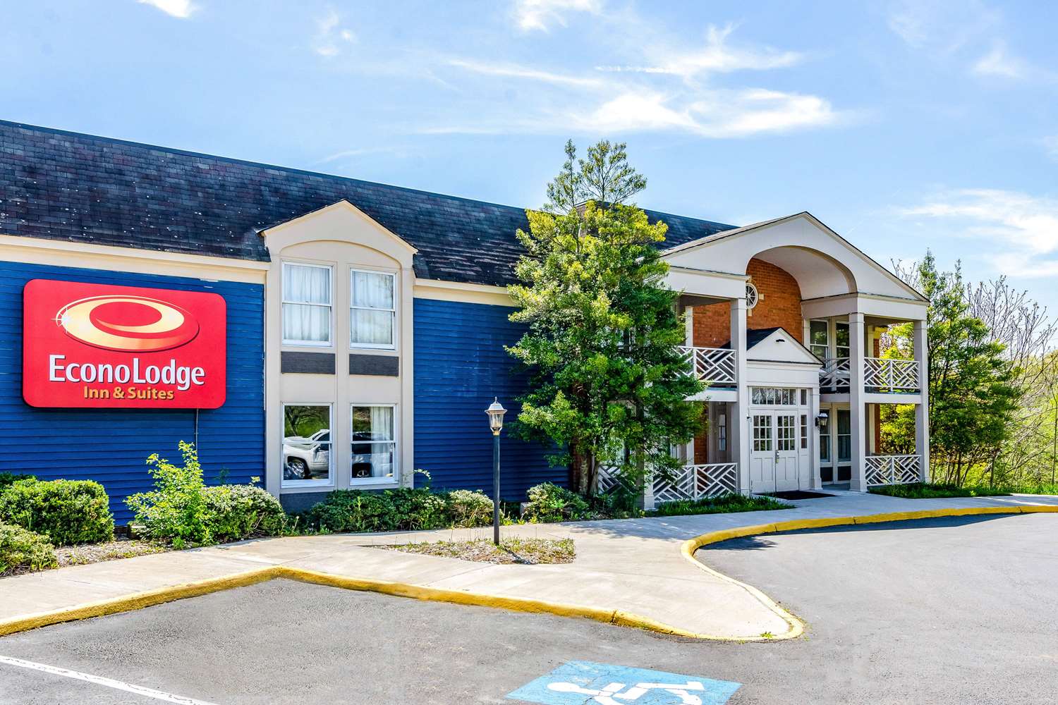 Econo Lodge Inn & Suites Radford-Blacksburg Area 14/14