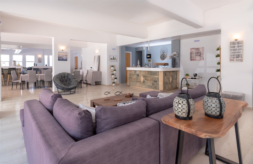 Pasiphae Hotel 48/64
