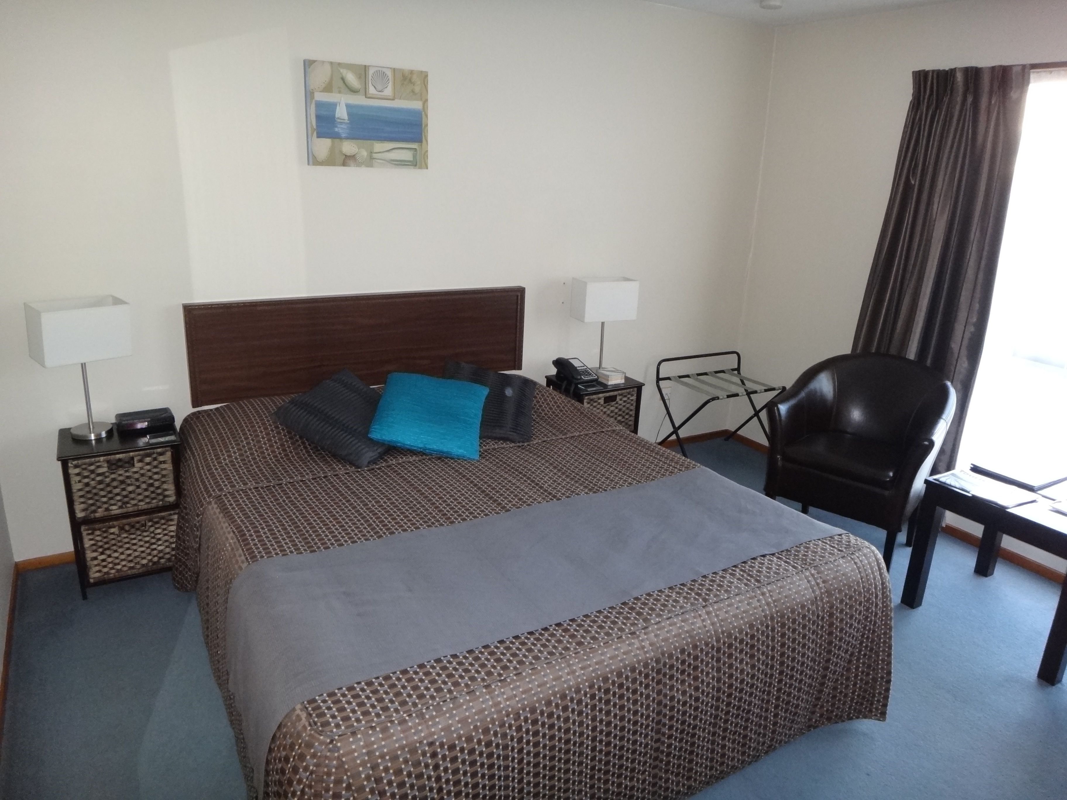 STUDIO, KING BED