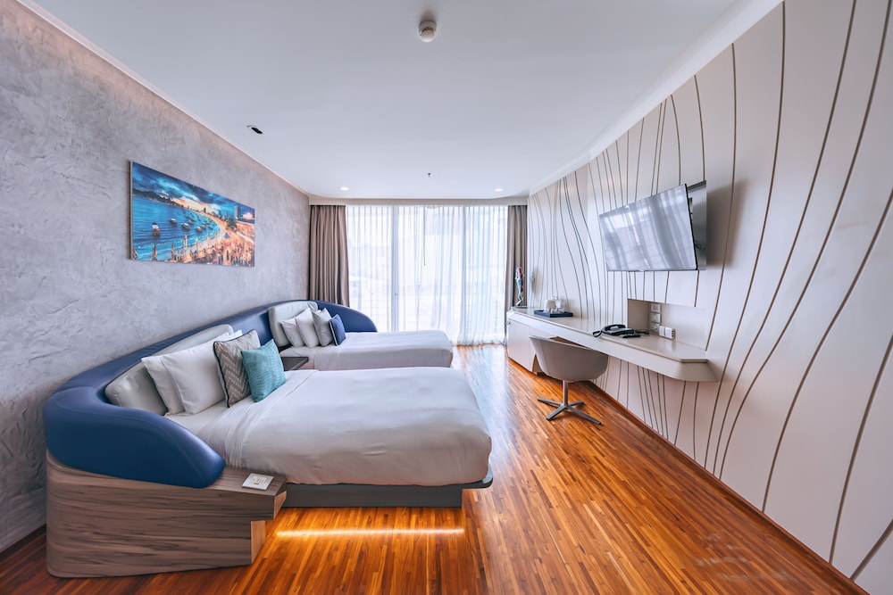Deluxe Twin Room with Balcony