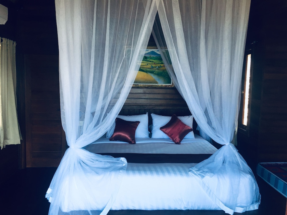 DELUXE, QUEEN BED, OCEAN VIEW