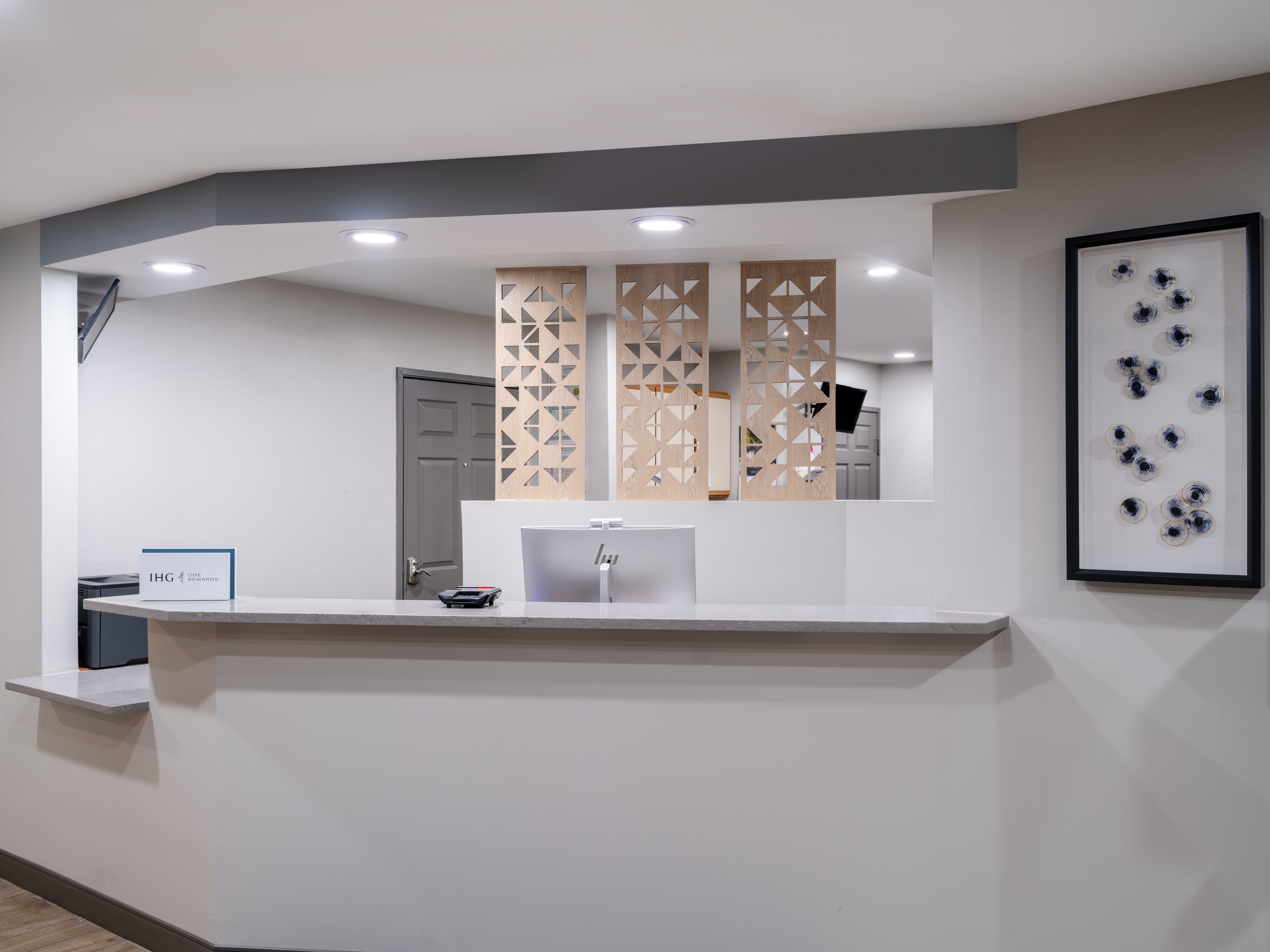 CANDLEWOOD SUITES ROCKFORD 3/38