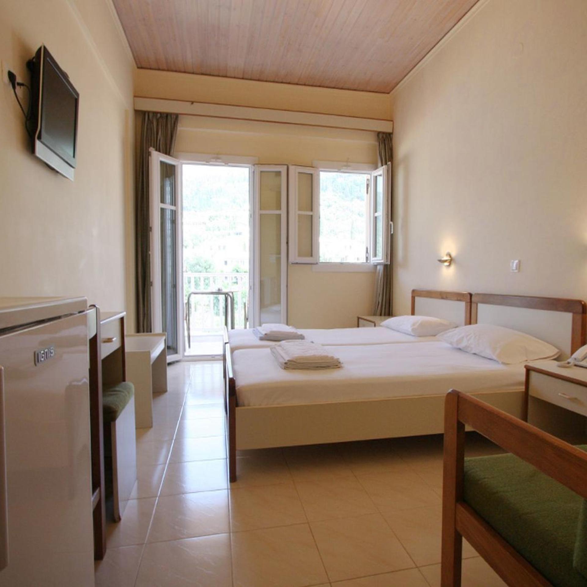Ionis Hotel 24/42