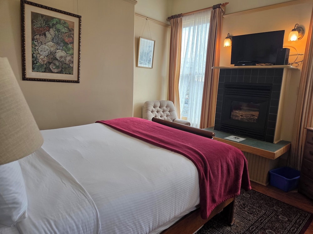Spinnakers Brew Pub Guest Houses 25/58