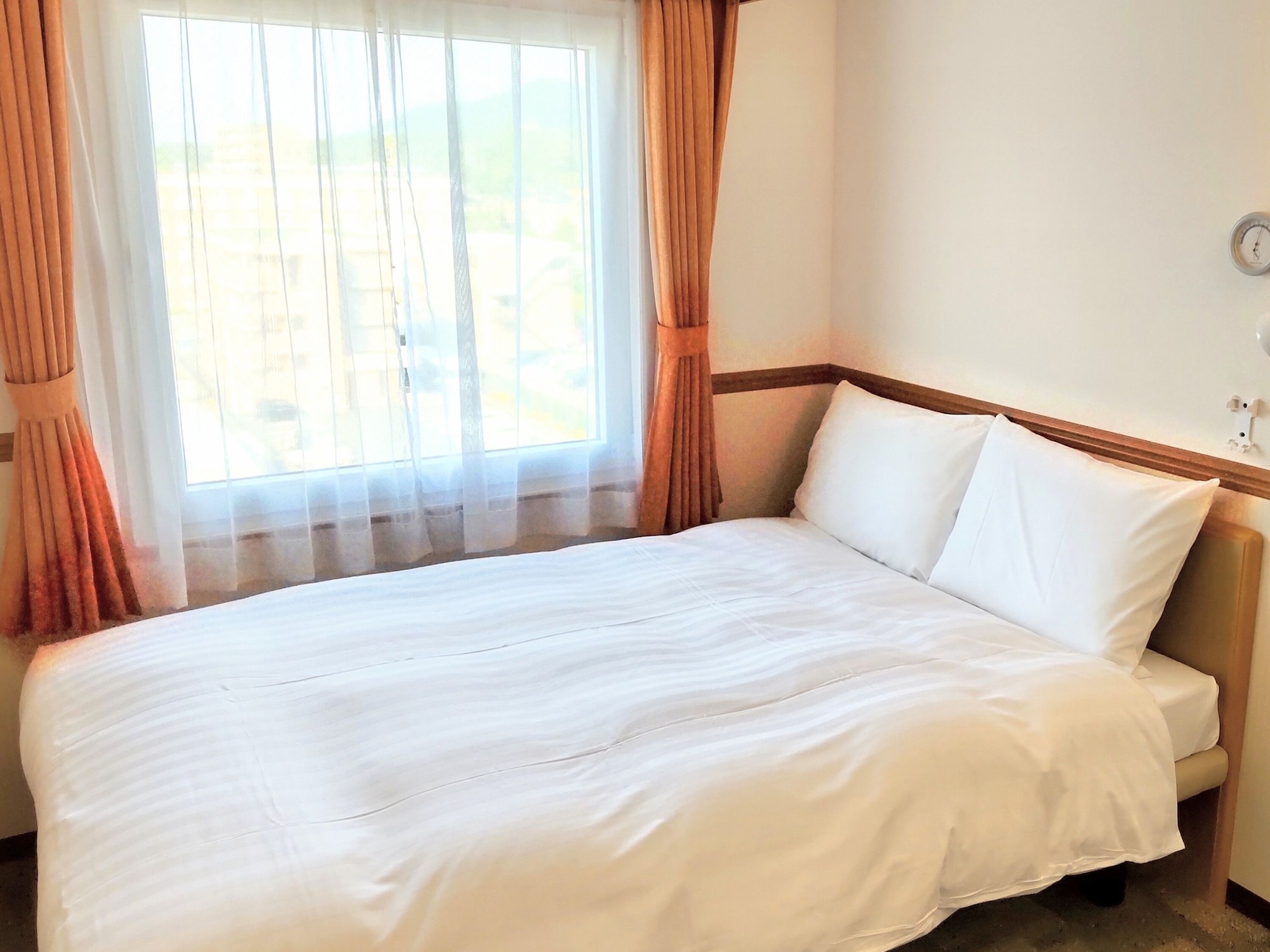 ECONOMY, DOUBLE BED, SMOKING