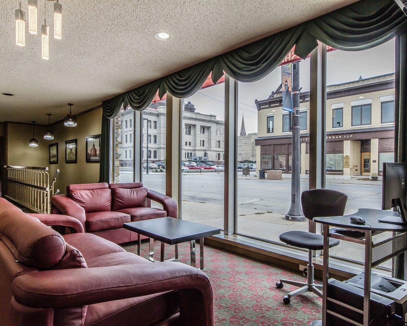 Manitowoc Inn 1/3