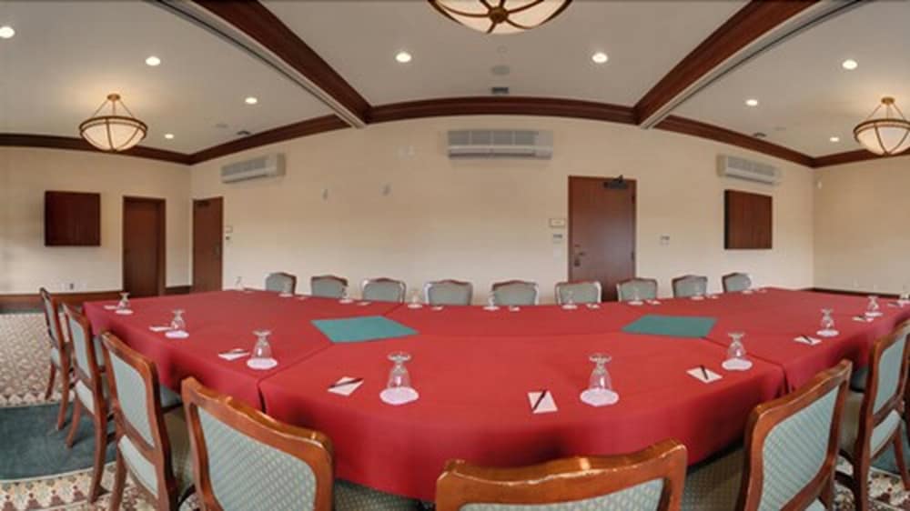 Bay Landing Hotel 45/55
