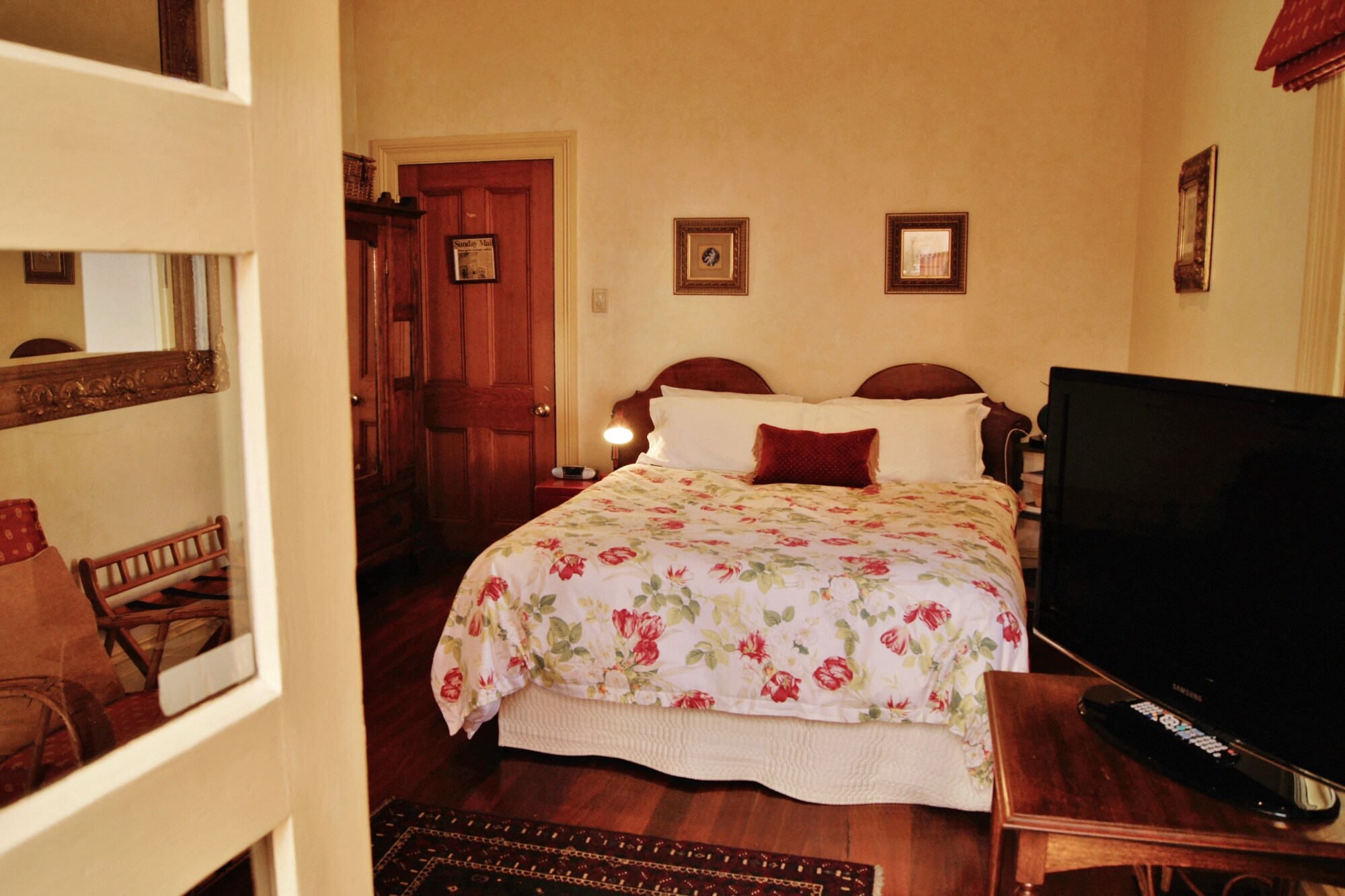ROMANTIC, SUITE, JETTED TUB