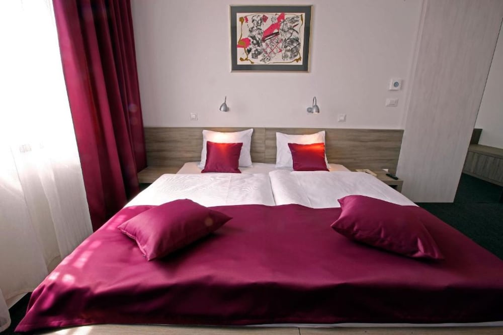 COMFORT, DOUBLE OR TWIN BED