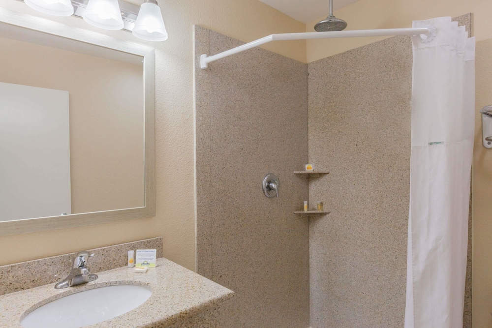 Days Inn By Wyndham Santa Maria 6/18