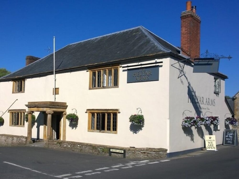 The Helyar Arms 1/18
