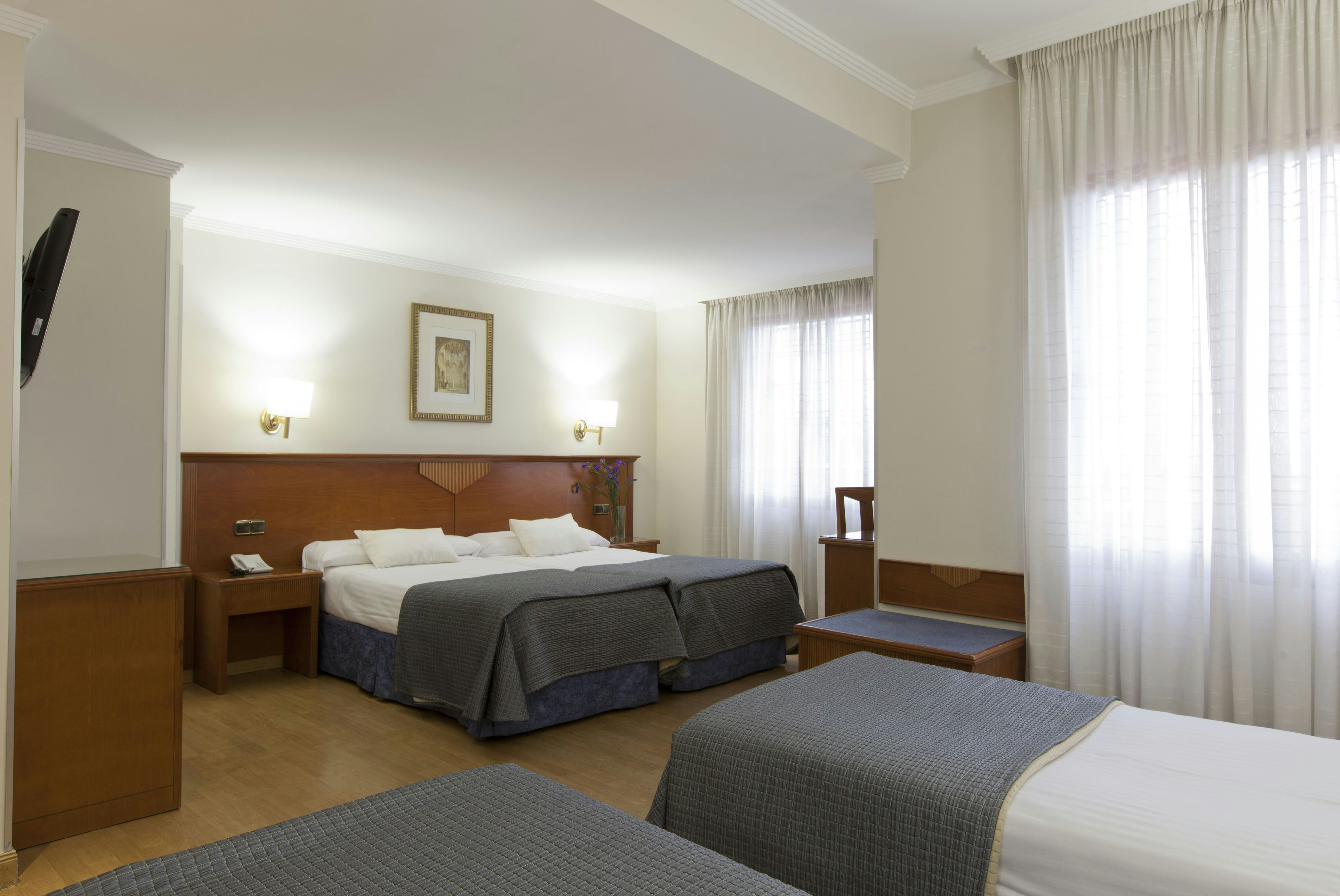 Alixares Hotel 20/82