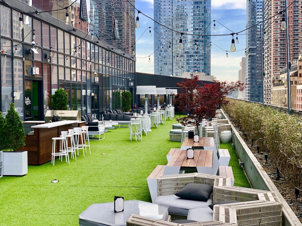YOTEL New York Times Square, Select by Hilton 40/42