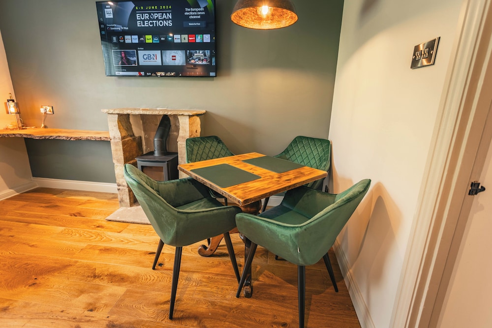 The Green Dragon Inn at Hardraw 28/50
