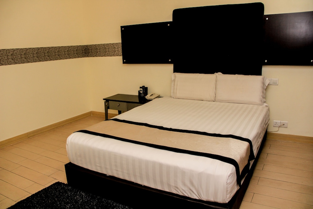 Shervinton Executive Boutique Hotel 18/60