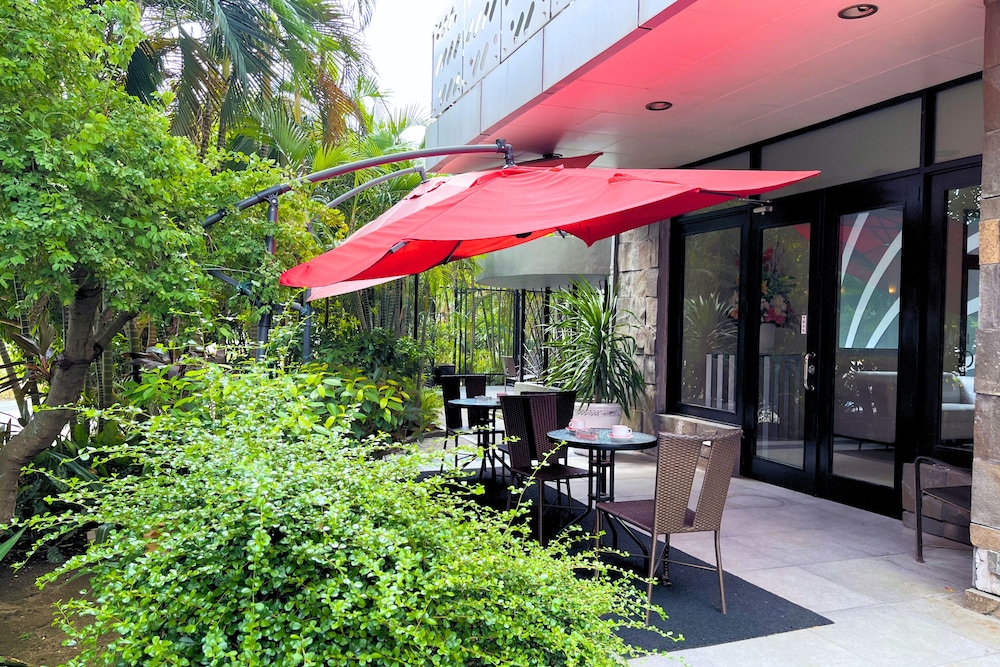 Paseo Premiere Hotel 39/42