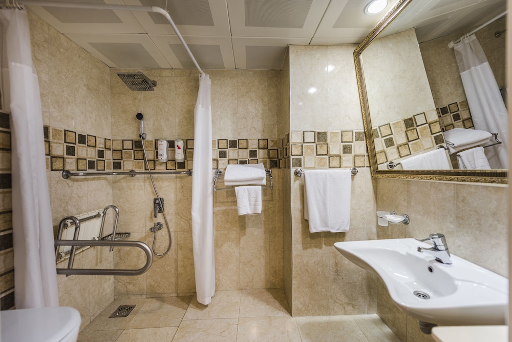 Club Hotel Nena 38/39