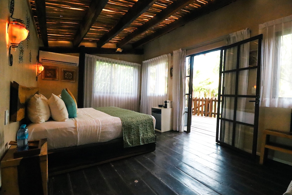 Junior Suite, 1 Double and 1 Single Bed, Pool View, Villa Las Estrellas 4/6