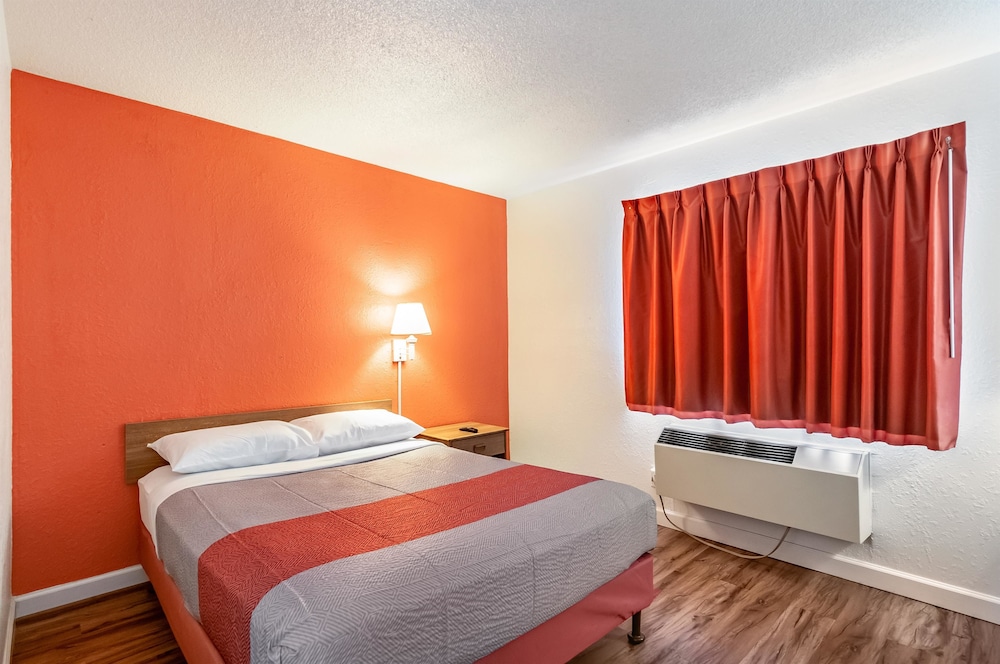 Motel6 Naperville, IL 27/44