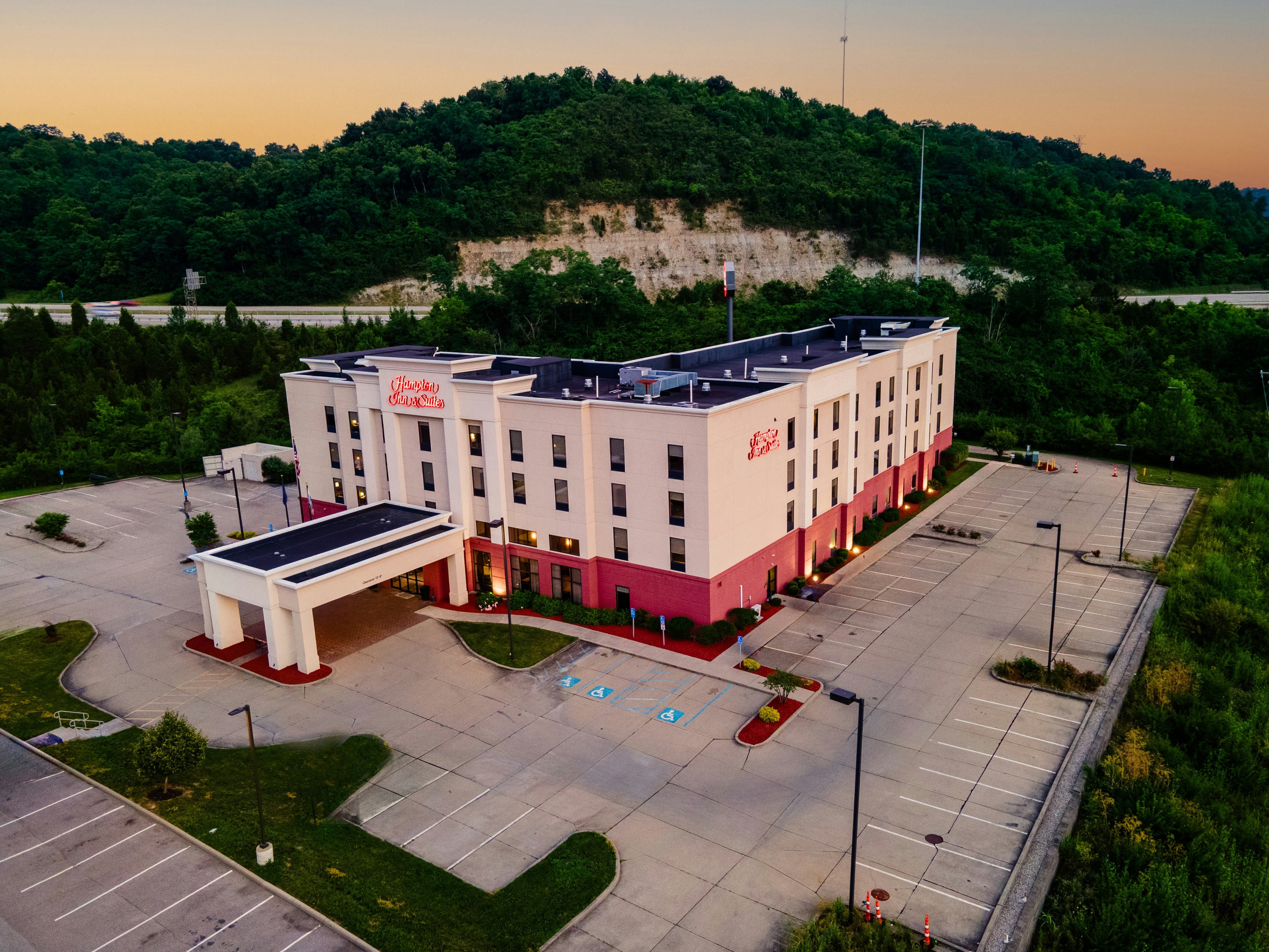 Hampton Inn Suites Wilder 35/36