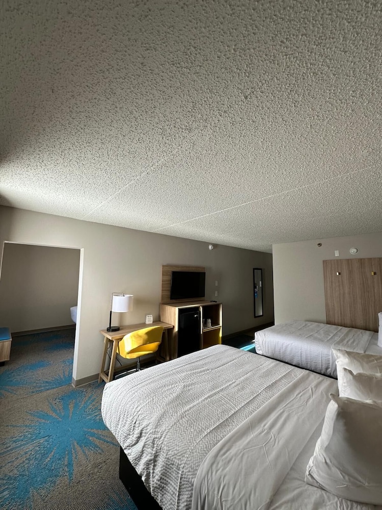 Days Inn by Wyndham Mandan Bismarck Area 28/56