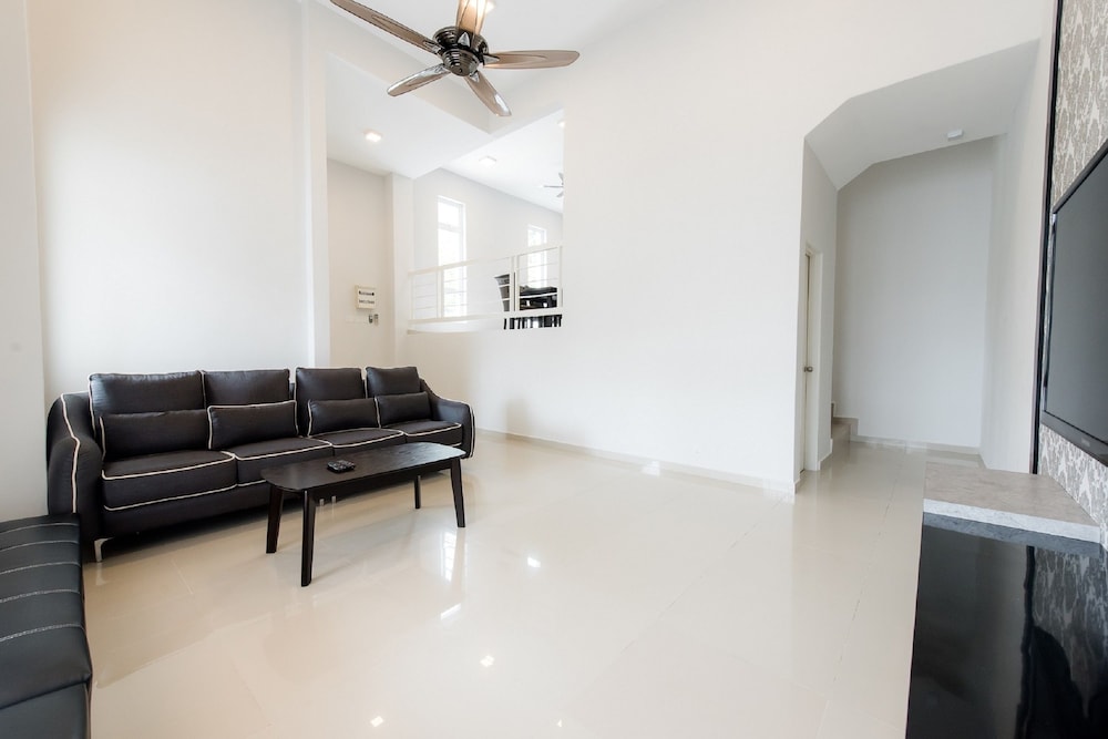 New Corner Shamrock Beach Villas Seaview 46/58
