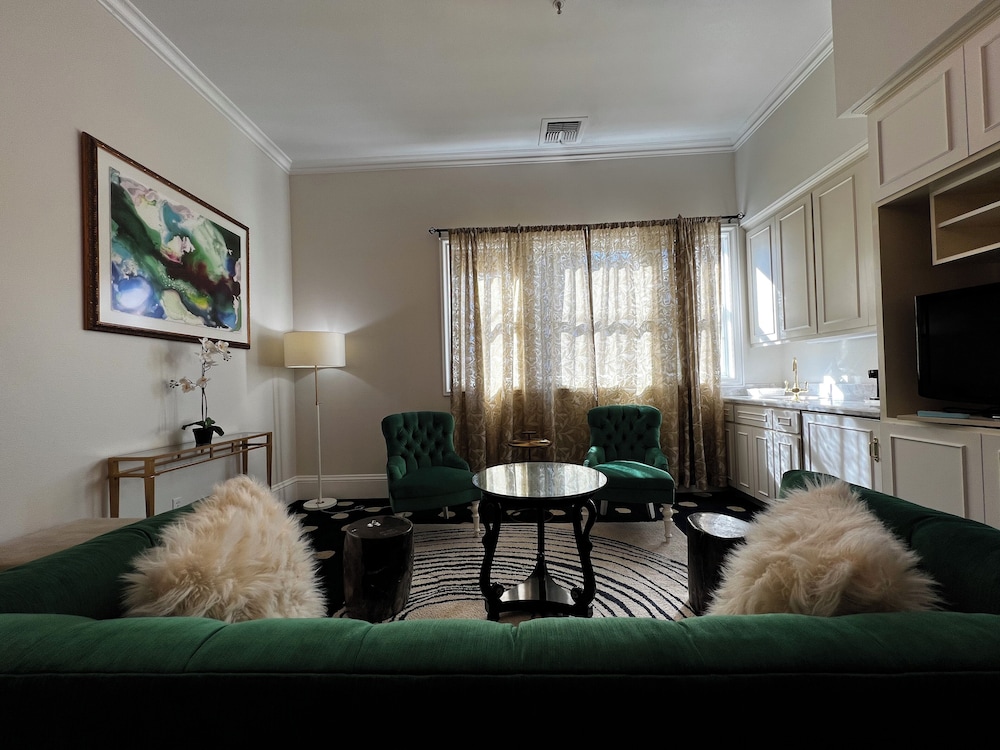 The Sterling Hotel 40/56