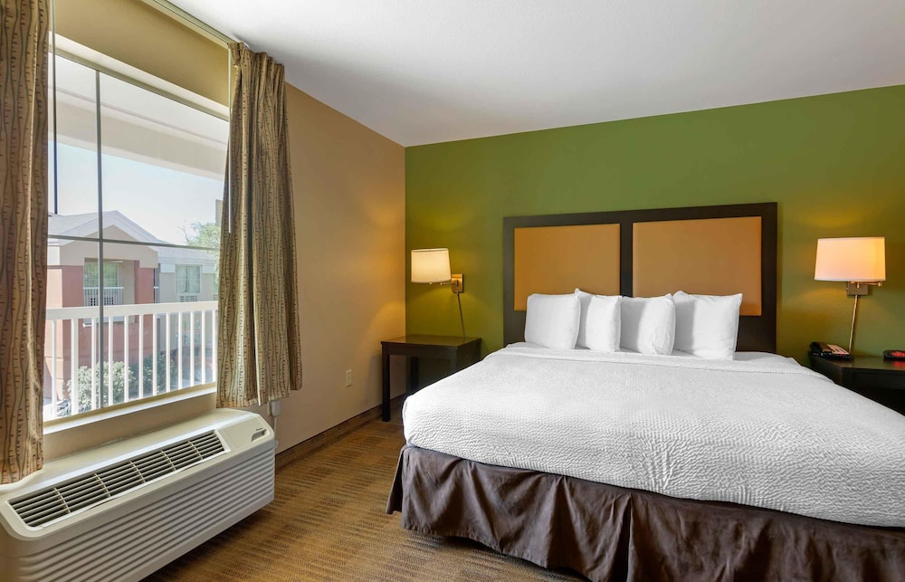 Extended Stay America Select Suites Phoenix Airport E Oak St 20/56