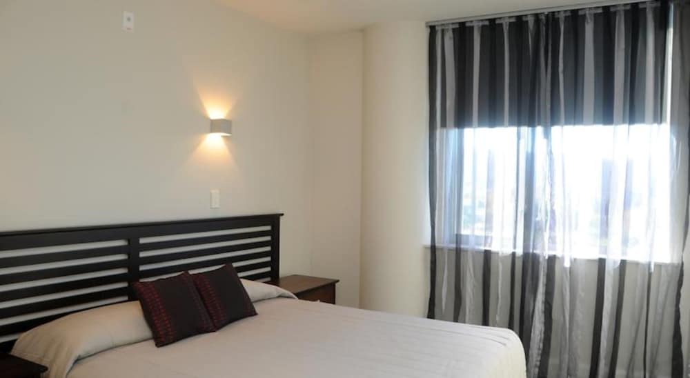 Emerald Hotel 18/45