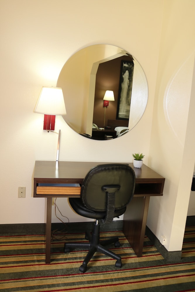 Super 8 by Wyndham Dublin 23/27