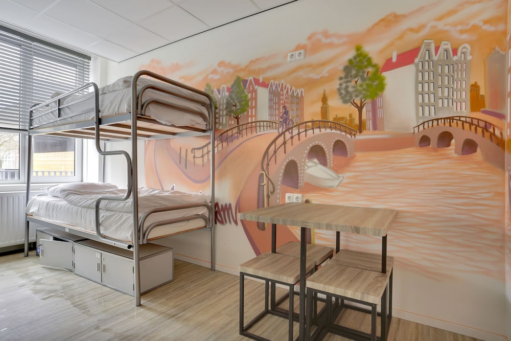 Dutchies Hostel 45/50