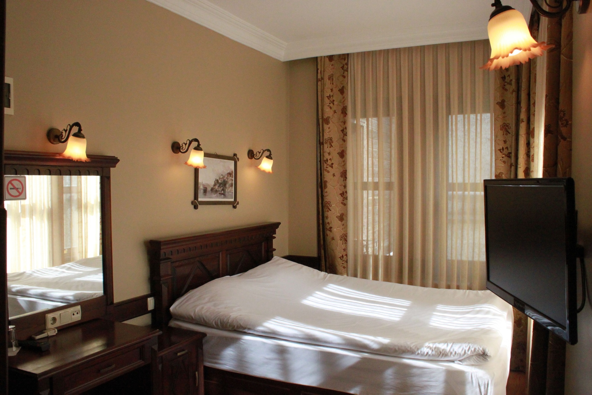 STANDARD, SINGLE, DOUBLE BED, CITY VIEW